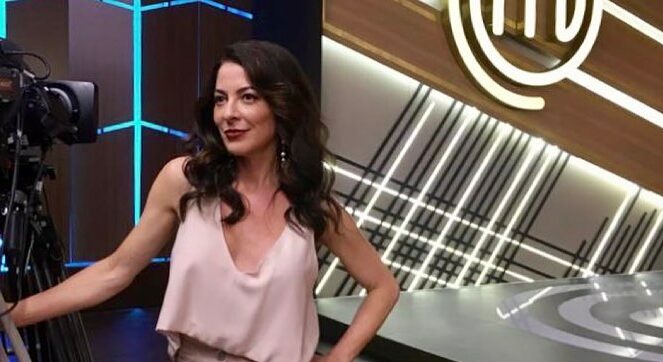 Ana Paula Padrão apresenta o MasterChef Brasil, na Band (Reprodução)