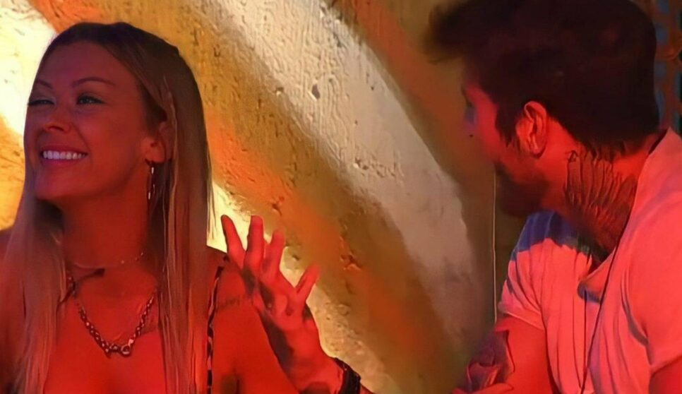 No Ilha Record, Antonela deu fora em Claudinho (Reprodução/RecordTV)