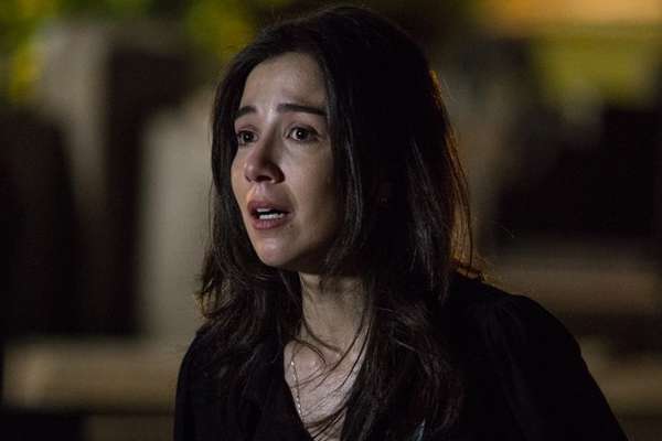 Império: Ao ver Cora com joia de José Alfredo, Maria Marta se revolta (Reprodução/Globo)