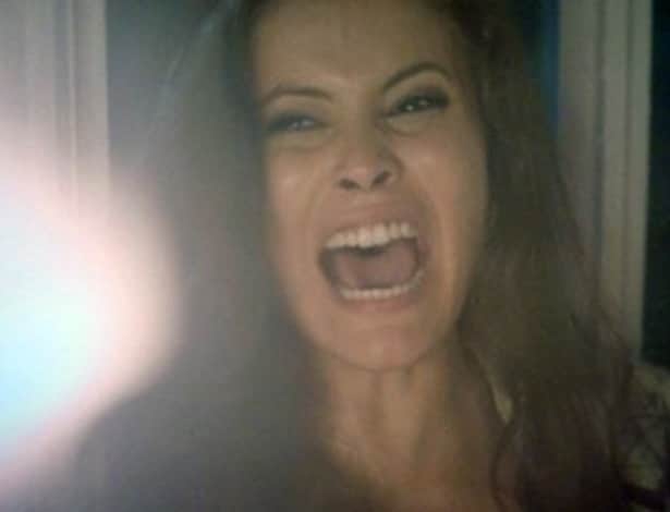 Império: Carmen tem fim agonizante e morre queimada (Reprodução/Globo)