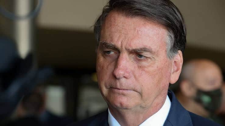Bolsonaro é hospitalizado após sentir desconforto, informa ministro