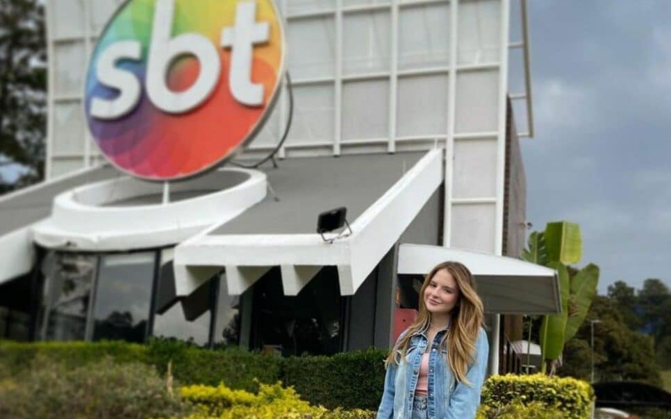 Elenco de Poliana Moça celebra reencontro no SBT antes de voltar às gravações