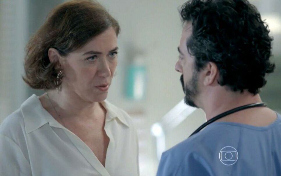 Império: Maria Marta 'incorpora' espírito do marido durante parto dos netos