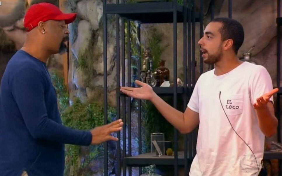 Dinei perdeu a linha com Lucas Selfie, no Ilha Record (Reprodução/RecordTV)