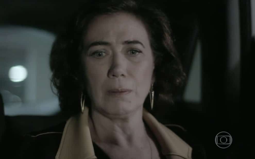 Império: Maria Marta viola túmulo, enfrenta ‘cheiro de defunto’ e é enganada (Reprodução/Globo)