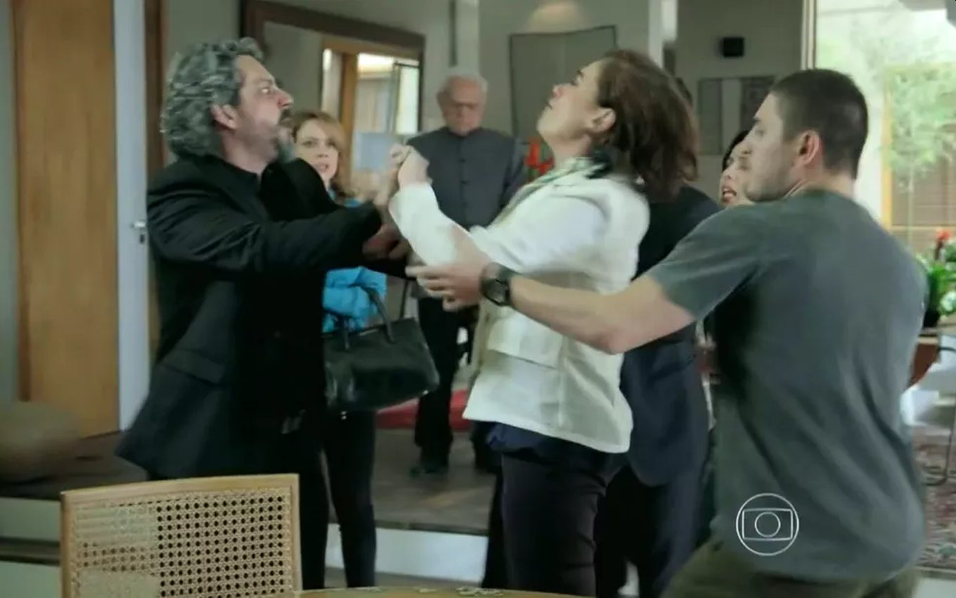 José Alfredo se irrita com herdeiro e confusão toma conta da trama da Globo (Foto: Reprodução)