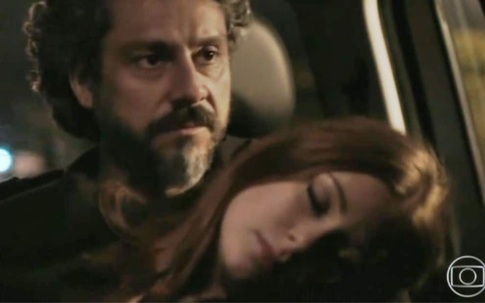 Império: Ao reencontrar José Alfredo, Maria Isis passa mal e desmaia (Reprodução/Globo)