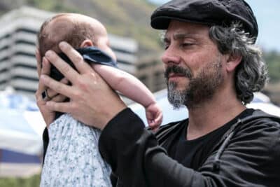 José Alfredo arma tramoia para conhecer netos em Império (Foto: Reprodução)