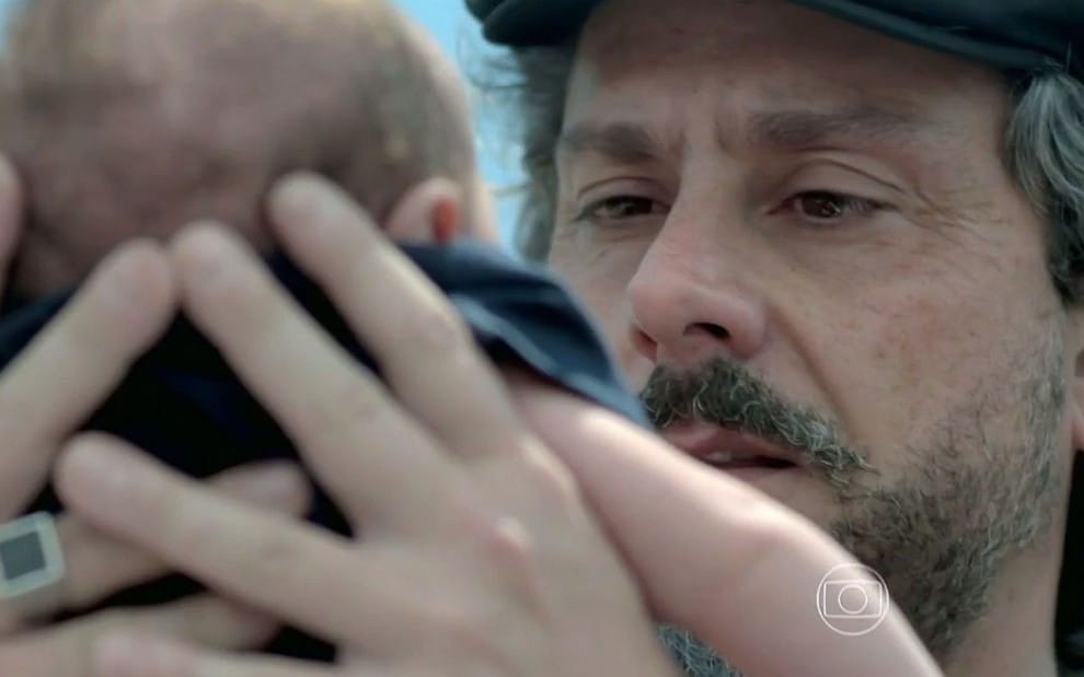 José Alfredo faz plano para ver netos em trama da Globo (Foto: Reprodução)