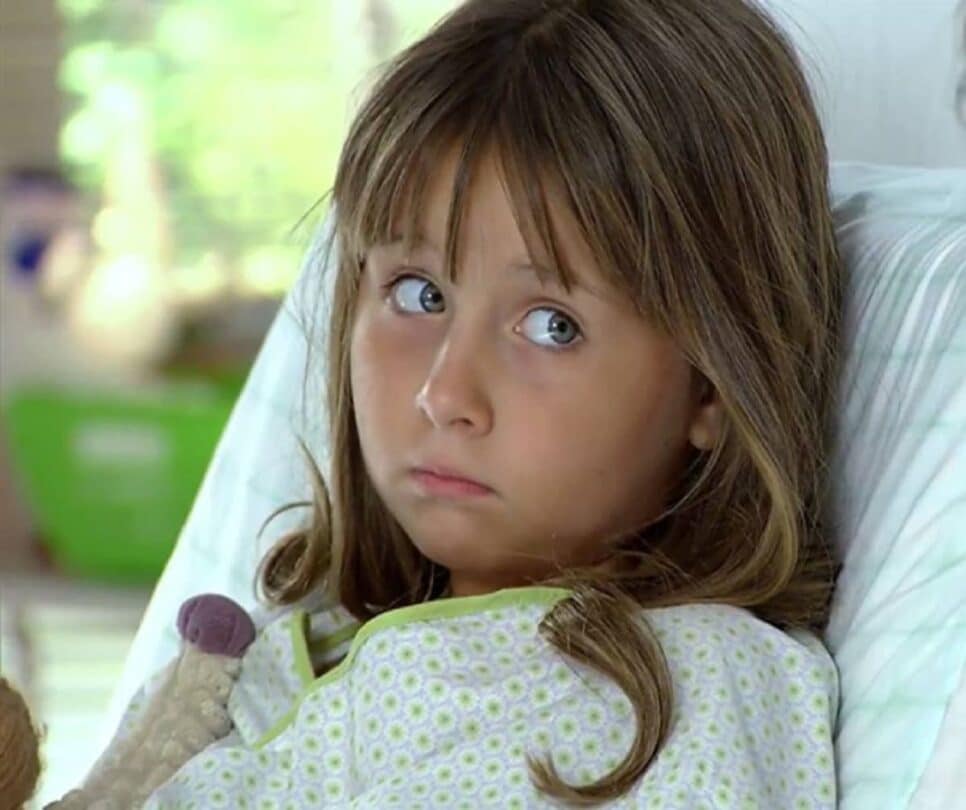 Júlia renasce após cirurgia na trama da Globo (Foto: Reprodução)