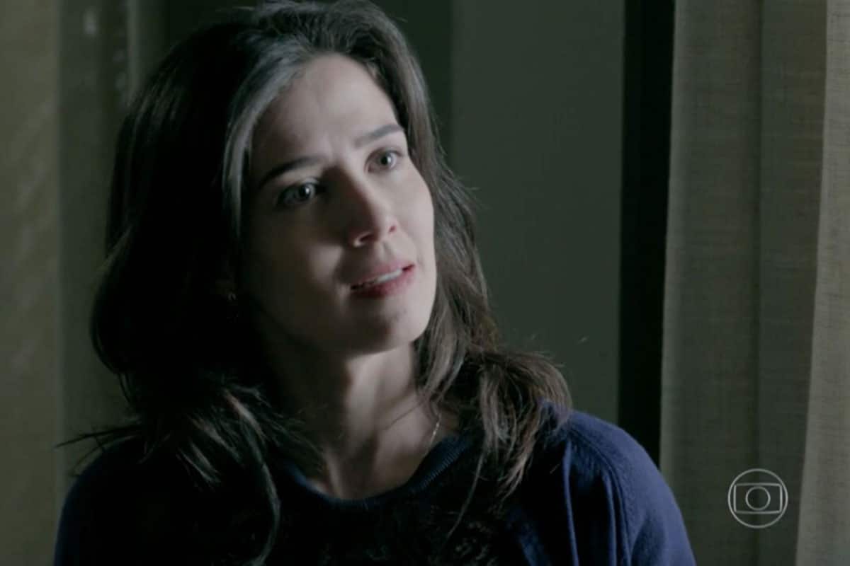 Império: Cora desconfia de conversa com Cristina e vai atrás dela