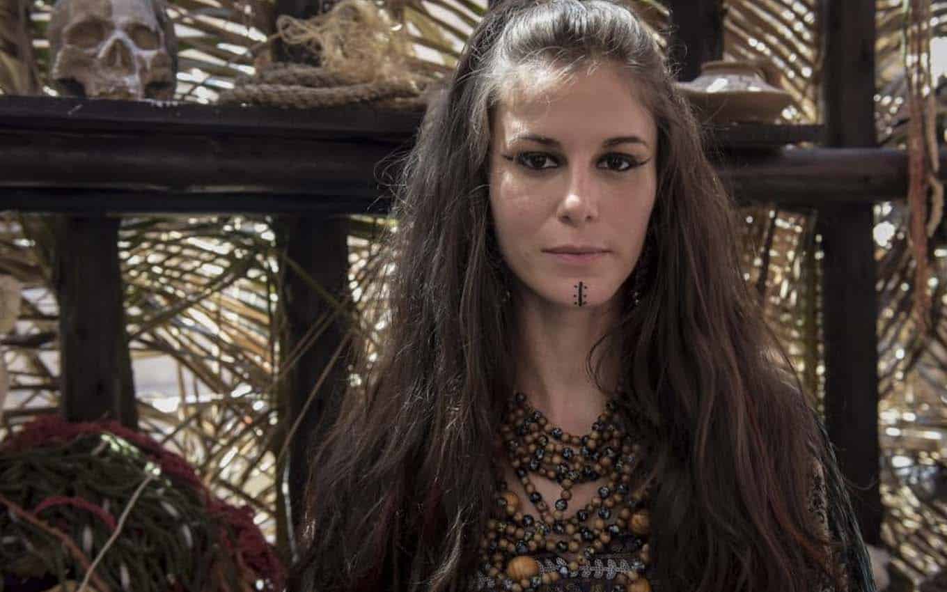 Gênesis: Feiticeira usa deusa-sol para transar com Esaú nas montanhas (Reprodução/Record)