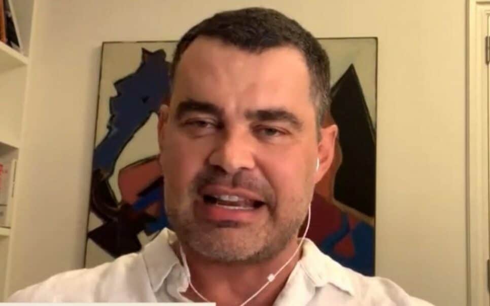 Carmo Dalla Vecchia choca ao falar sobre ator da Globo (Foto: Reprodução/TV Globo)