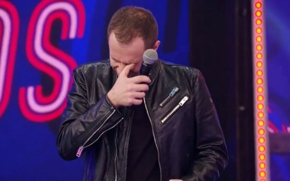 Tiago Leifert se emociona na final da Super Dança dos Famosos (Foto: Reprodução)