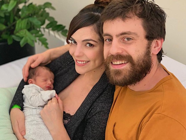 Titi Müller e Tomás Bertoni com o filho, Benjamin (Foto: Reprodução/Instagram)