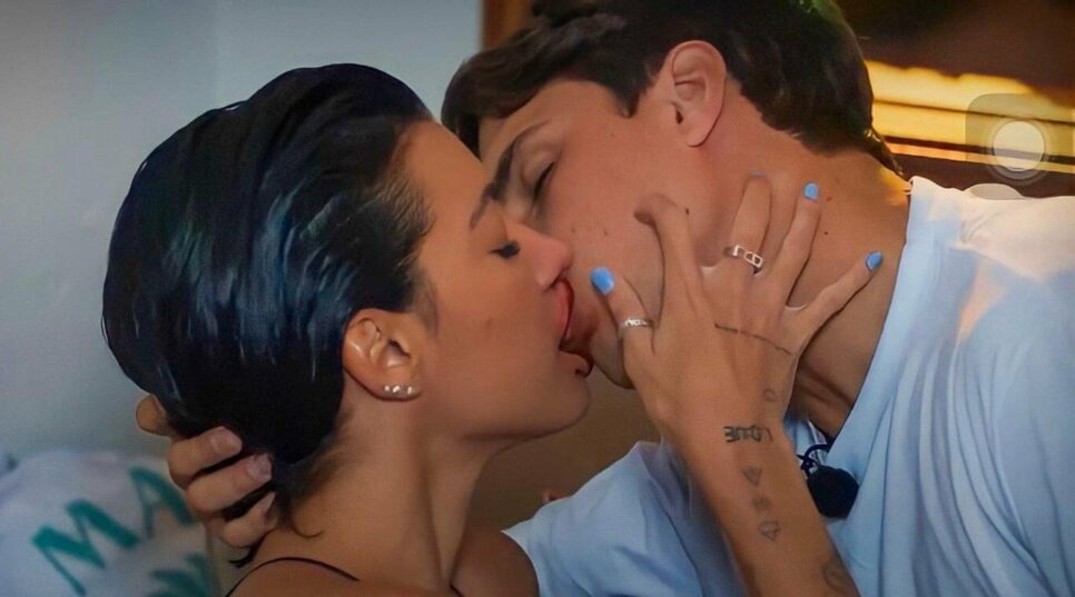 Felipe Prior troca beijos com Gabi Prado em reality show