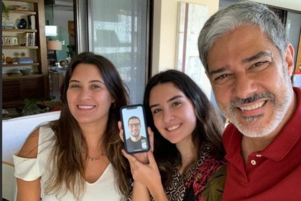 O famoso apresentador do Jornal Nacional, William Bonner ao lado dos filhos (Foto: Reprodução/ Instagram)