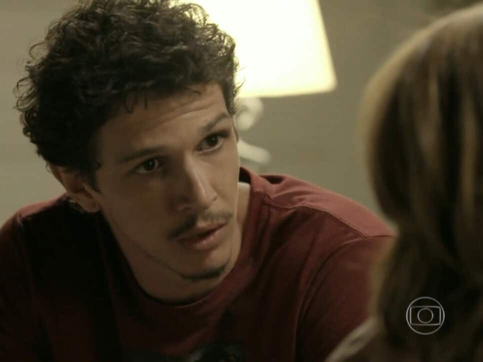 Elivaldo (Rafael Losso) e Cristina (Leandra Leal) em Império (Reprodução/TV Globo).