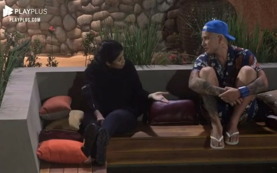 A Fazenda: MC Gui fala de Dayane pelas costas e leva dura de Medrado (Reprodução/Playplus)