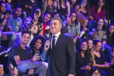 Luciano Huck nos bastidores do 'Caldeirão' (Divulgação/Globo)