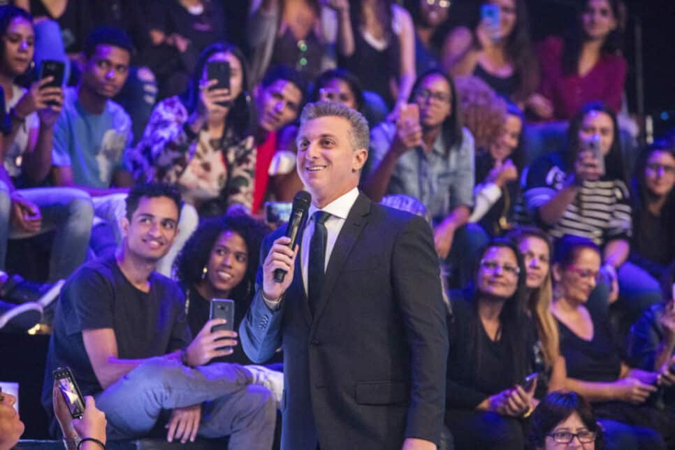 Luciano Huck nos bastidores do 'Caldeirão' (Divulgação/Globo)