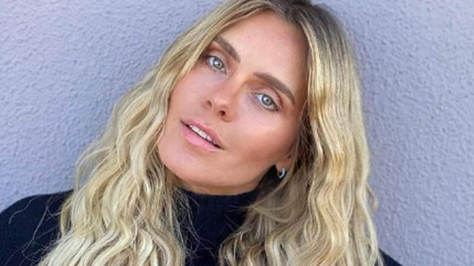 Fotos de Carolina Dieckmann com biquíni fininho são de chocar (Foto: Reprodução)