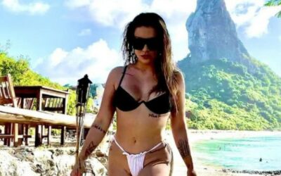 Imagem do post Cleo empina o bumbum sujo de areia na praia e impressiona com biquíni minúsculo: “À milanesa”