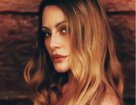 Cleo Pires se emociona ao relembrar rumor de caso com padrasto