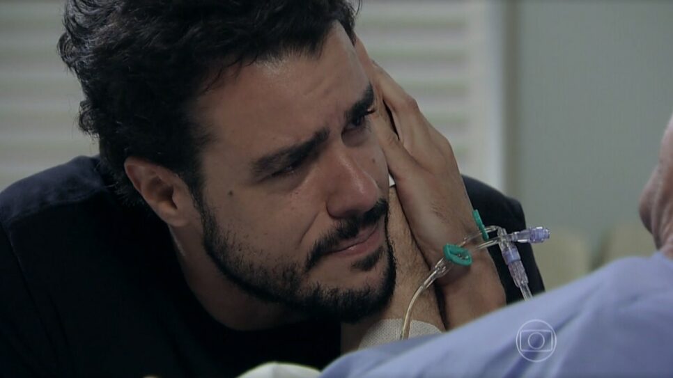 Império: Enrico pede perdão ao pai e admite os erros: 'Fui máu-caráter'