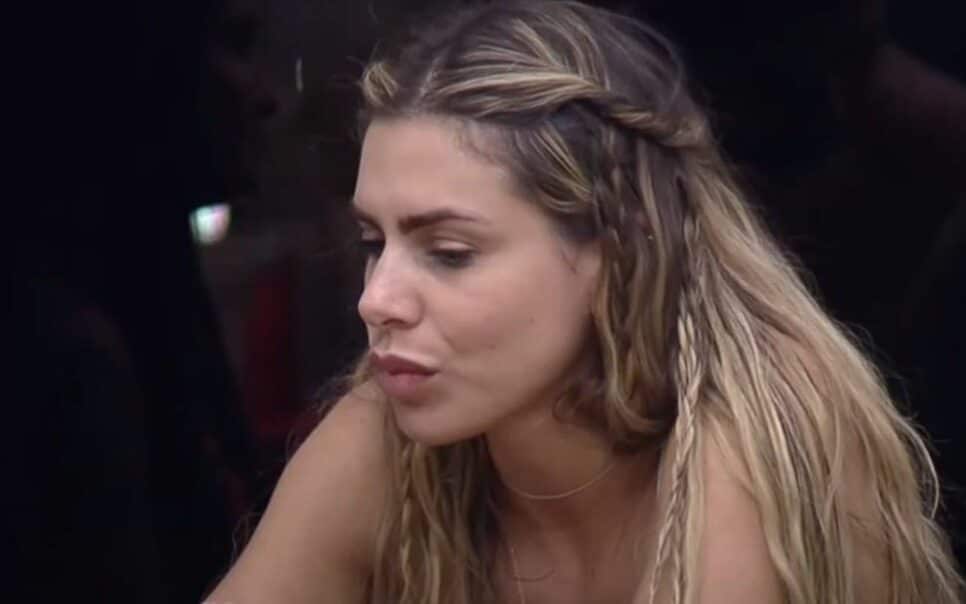 A Fazenda 13: Erika fica em prantos ao ser alvo dos adversários no reality