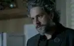 Império: Em busca de Fabrício Melgaço, José Alfredo coloca José Pedro contra a parede (Reprodução/Globo)