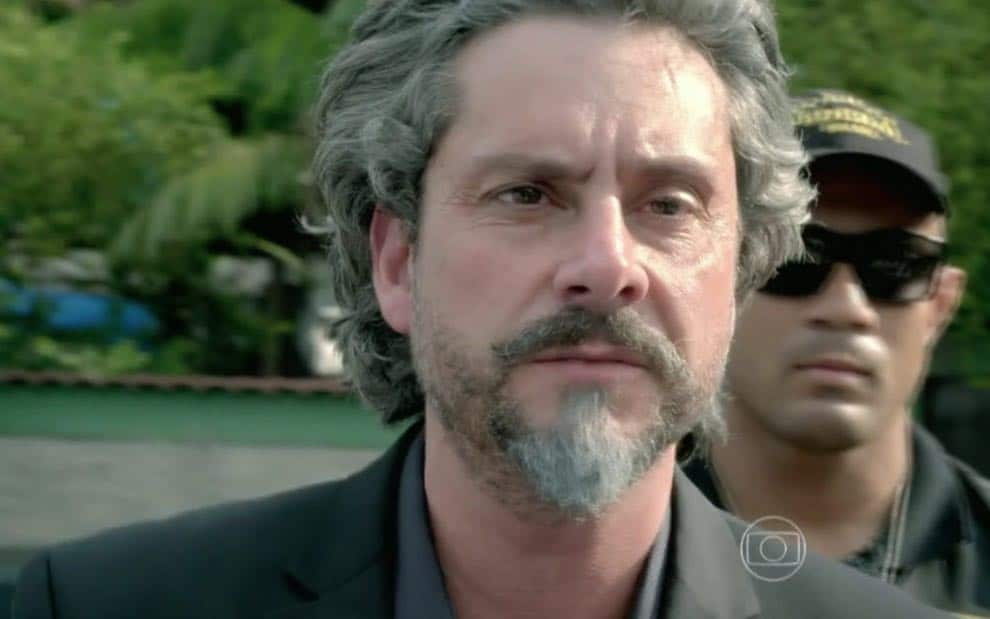 Império: Jesuína engana José Alfredo e faz comendador de trouxa (Reprodução/Globo)