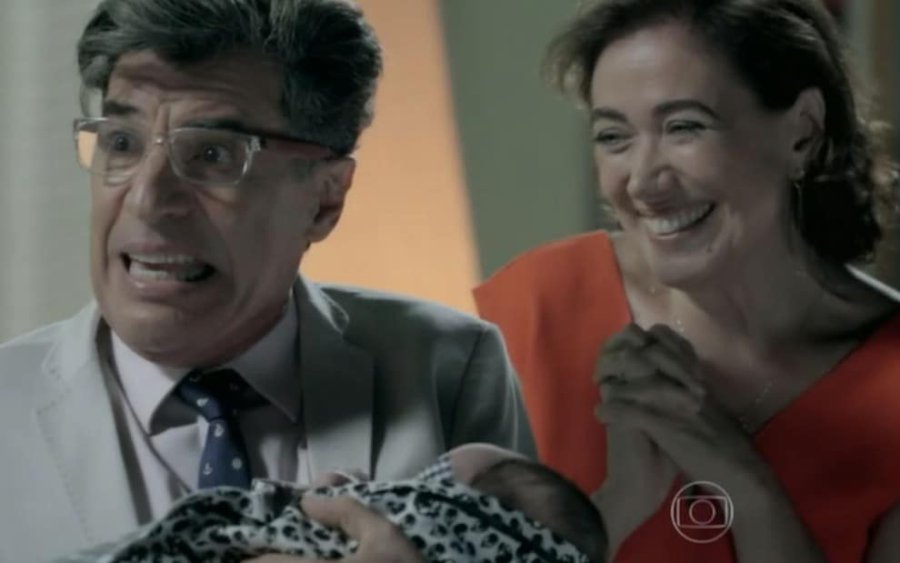 Império: Maria Marta bola plano e usa os próprios netos para escorraçar Téo Pereira (Reprodução/Globo)