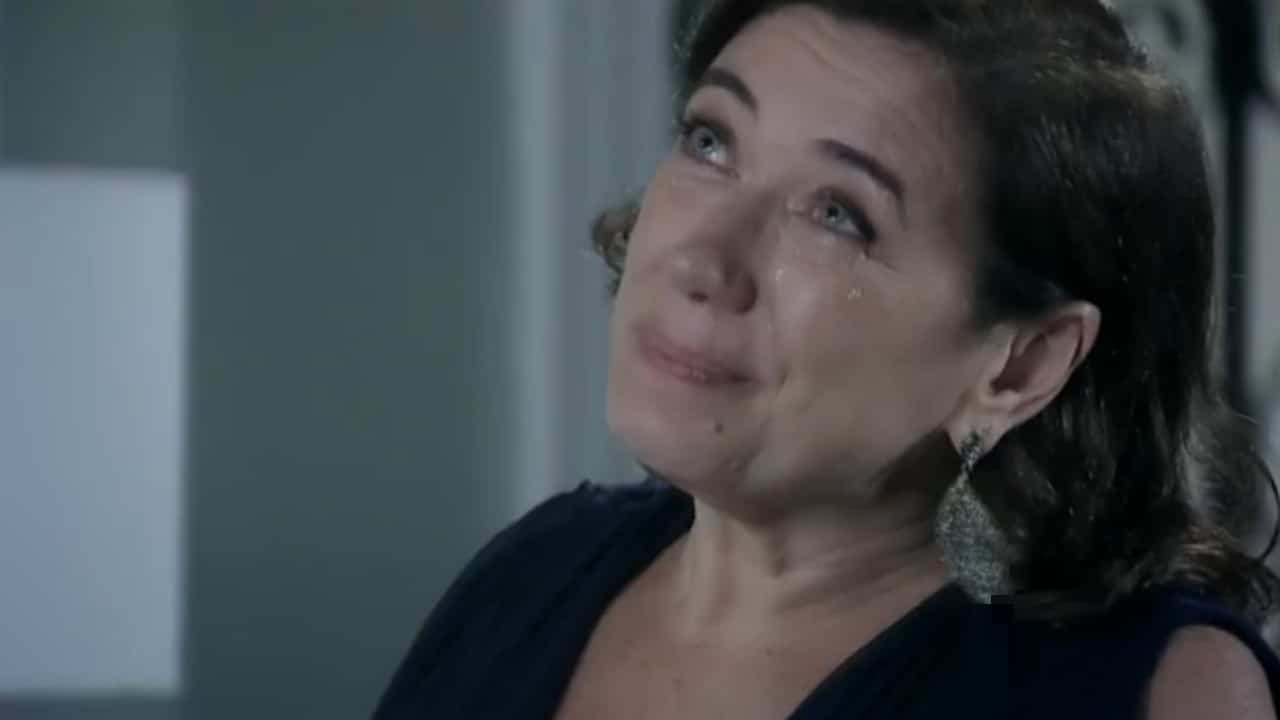 Maria Marta se emociona em Império (Foto: Reprodução/Globo)