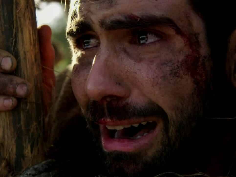 José se humilha e implora por piedade de Issad: "Não precisa raspar meu cabelo" na trama da Record (Divulgação/Record TV)