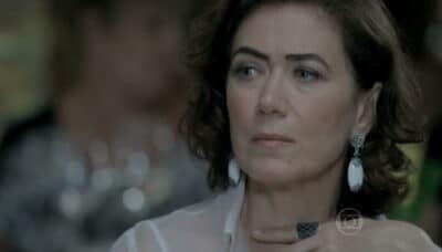 Império: Maria Marta bola plano e usa os próprios netos para escorraçar Téo Pereira (Reprodução/Globo)