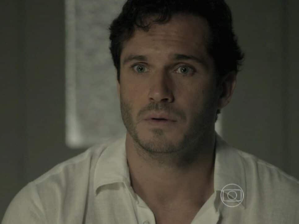 Império: Orville se arrepende de atitudes, pede ajuda para Helena e faz plano para Salvador (Foto: Reprodução)