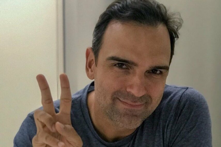 Tadeu Schmidt deixa Fantástico e Globo corre contra o tempo para achar novos apresentadores