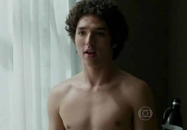 João Vitor, diz que se diverte quando recebe nudes de fãs (Foto: Reprodução/Globo)