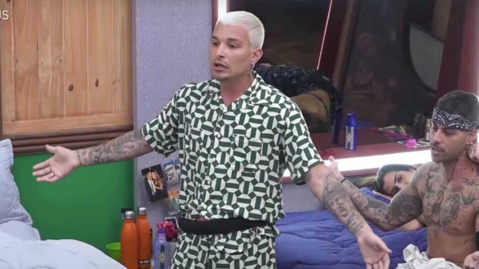 A Fazenda 13: MC Gui se revolta e ofende participantes: 'Povo sujo'