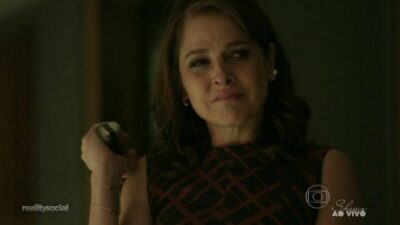 Carolina (Drica Moraes) em Verdades Secretas (Reprodução/Globo)