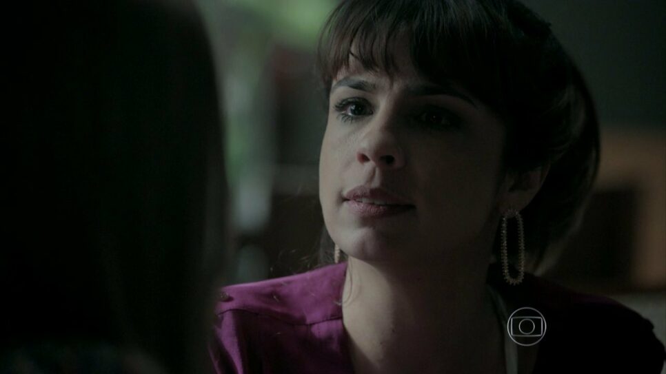 Império: Danielle é apunhalada pela própria filha que diz verdade (Foto: Reprodução)