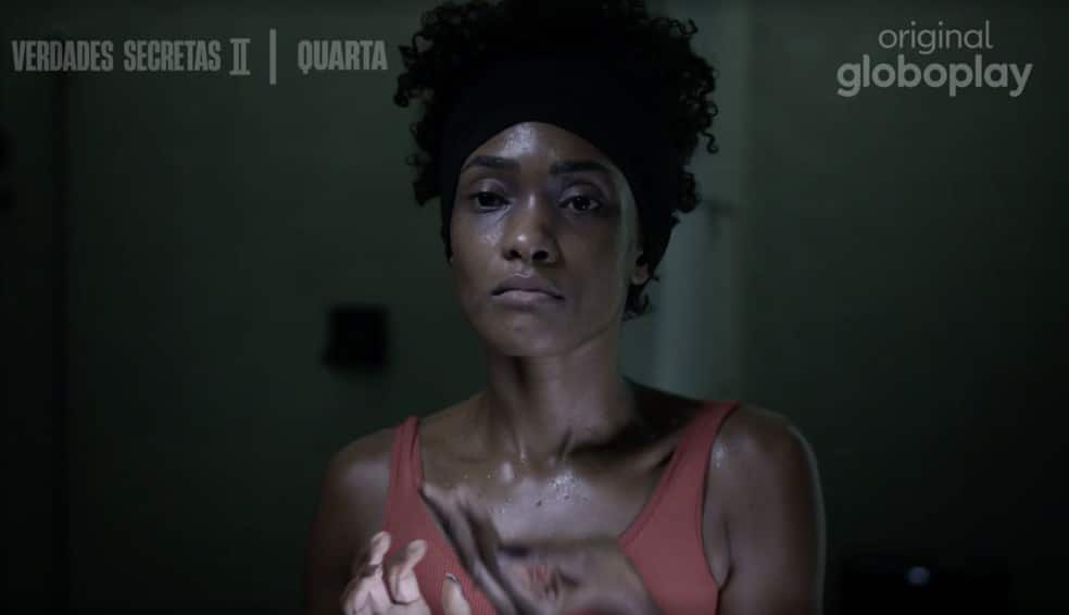 Laila (Erika Januza) em Verdades Secretas 2 (Foto: Reprodução)