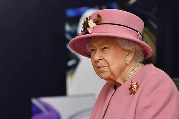 A famosa Rainha da Inglaterra está em observação no Castelo da Escócia (Foto: Reprodução) 