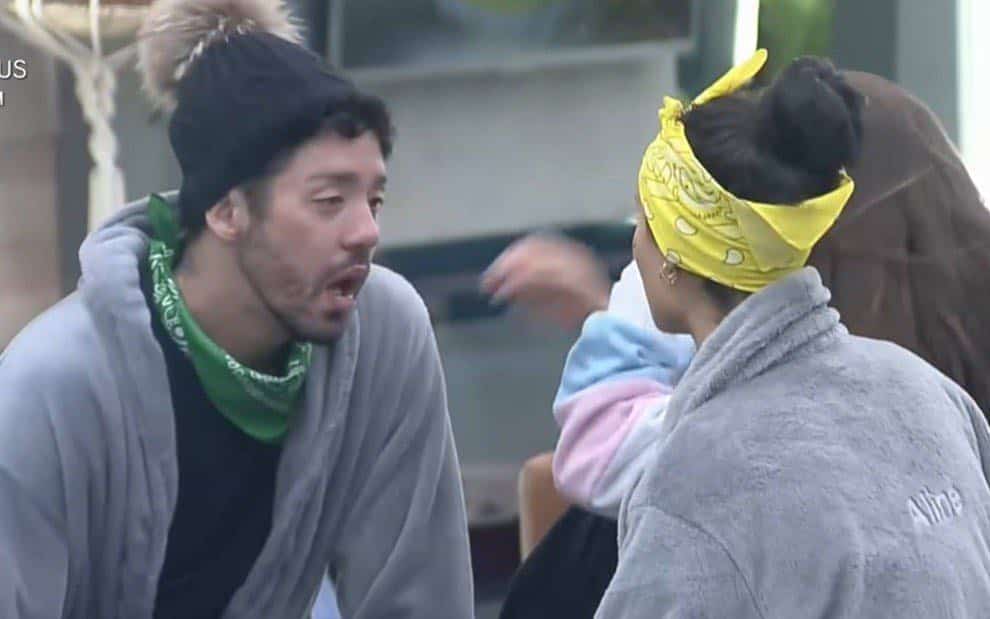 A Fazenda 13: Rico espalha fofoca sobre poder de Tiago no jogo: 'Não pode ferrar a Solange'