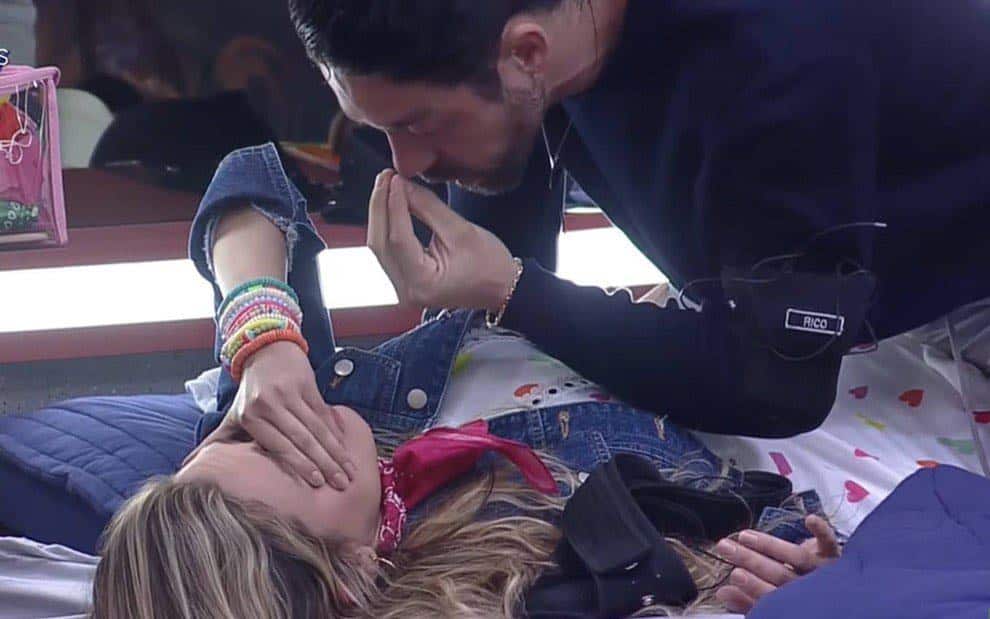 A Fazenda 13: Erika fica em prantos ao ser alvo dos adversários no reality