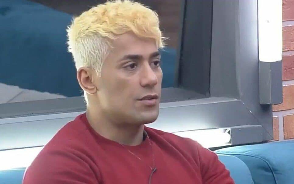A Fazenda 13: Tiago tem pesadelo com Annabelle e diretor do reality: 'Esquisito'A Fazenda 13: Tiago tem pesadelo com Annabelle e diretor do reality: 'Esquisito'