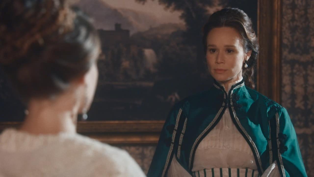 Nos Tempos do Imperador: Maldosa, Leopoldina chantageia Luísa (Reprodução/Globo)