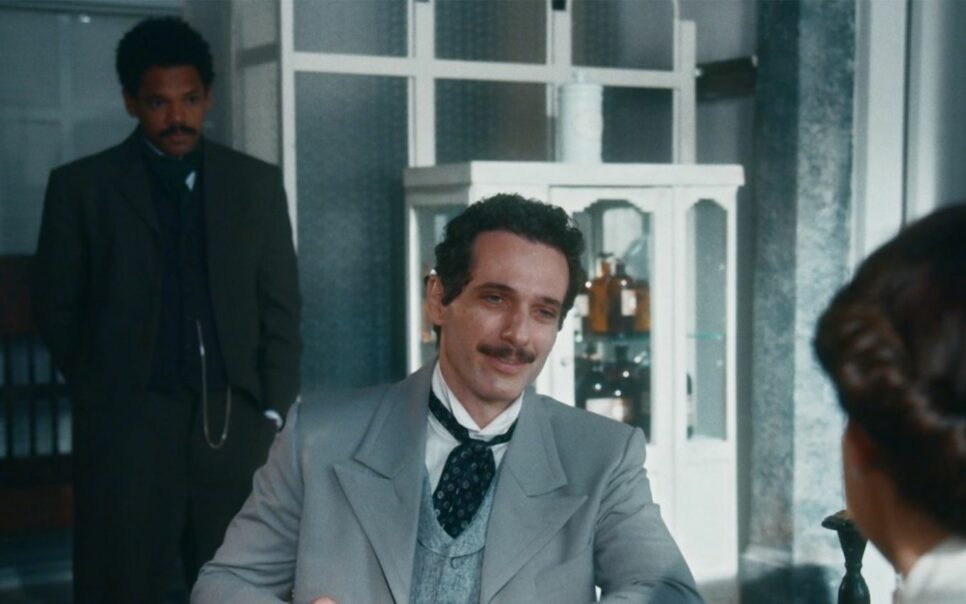 Nos Tempos do Imperador: Ciumento, Samuel surta ao flagrar Pilar com Diego (Reprodução/Globo)