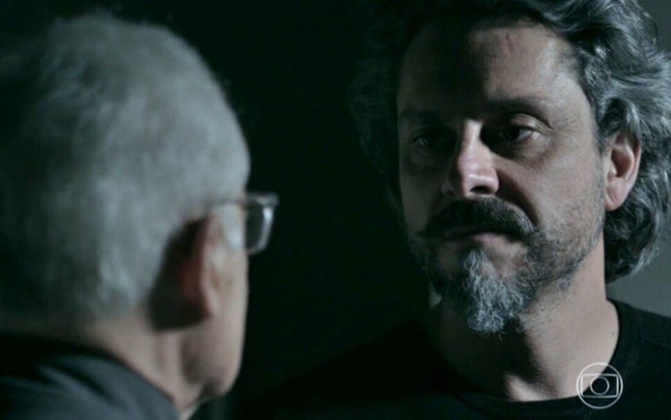 Império: Com medo de Fabrício Melgaço, José Alfredo expulsa Silviano (Reprodução/Globo)